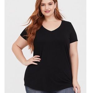 🆕 Torrid Black V-Neck Tee Size 1X